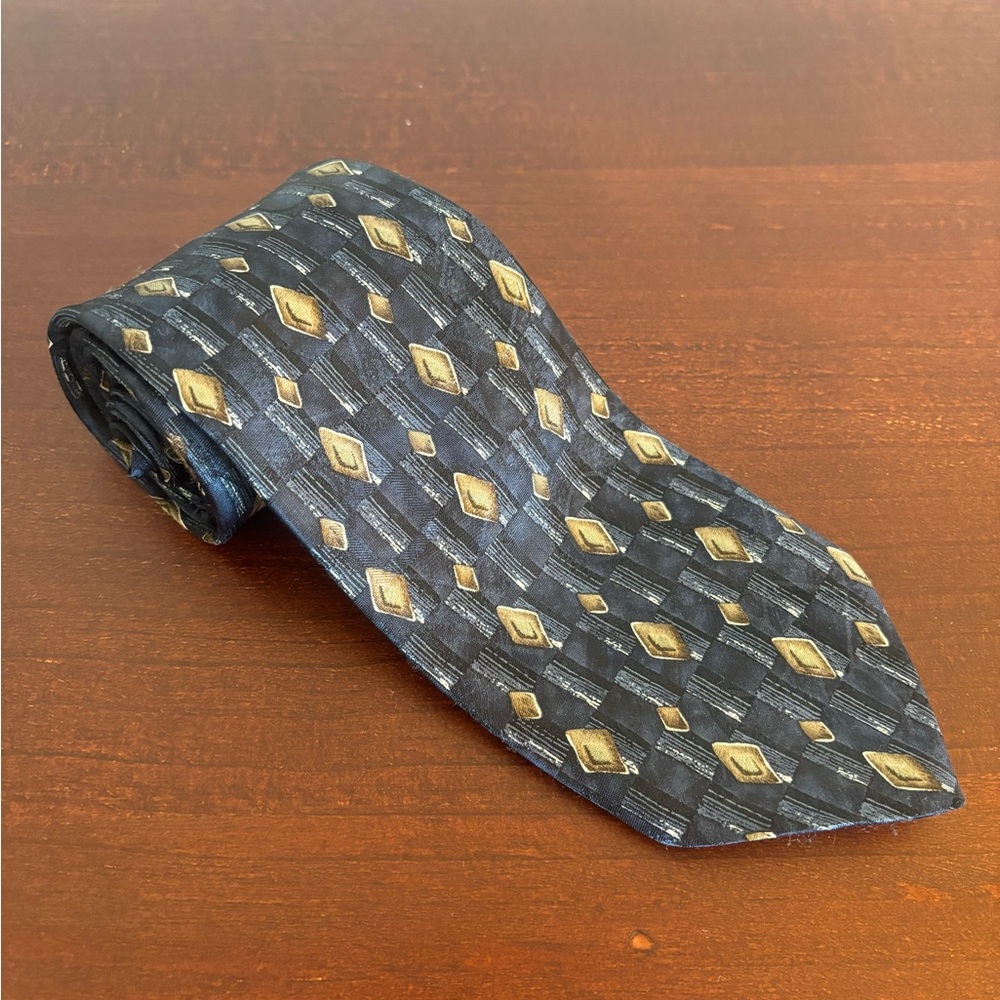 David Taylor Navy and Gold Geometric Diamond Necktie